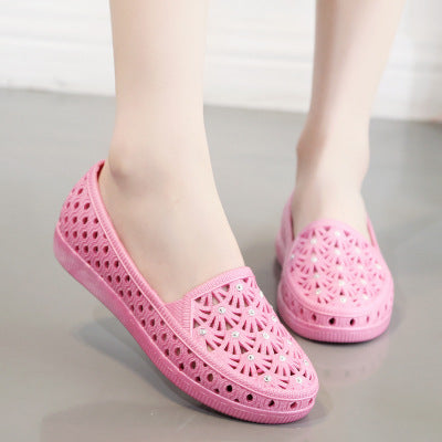 Hollow summer breathable flats for mom comfy walking nursing water shoes