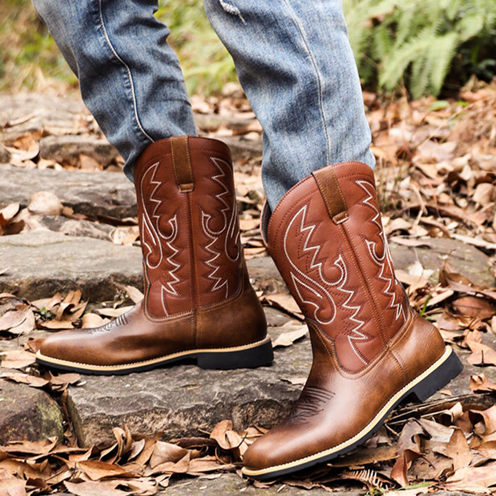 Men's embroidery v-cut cowboy boots