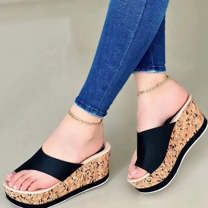 Toe ring wedge heels slides