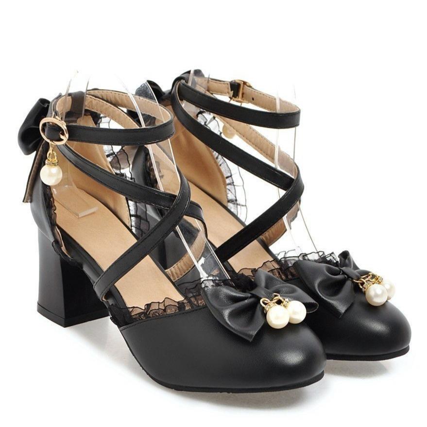 Women's closed toe criss cross chunky heeled sandals