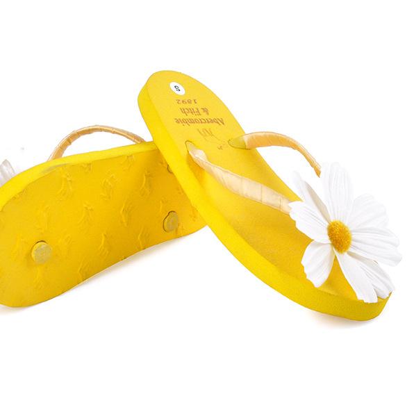 Women's clip toe white daisy flower beach sandals