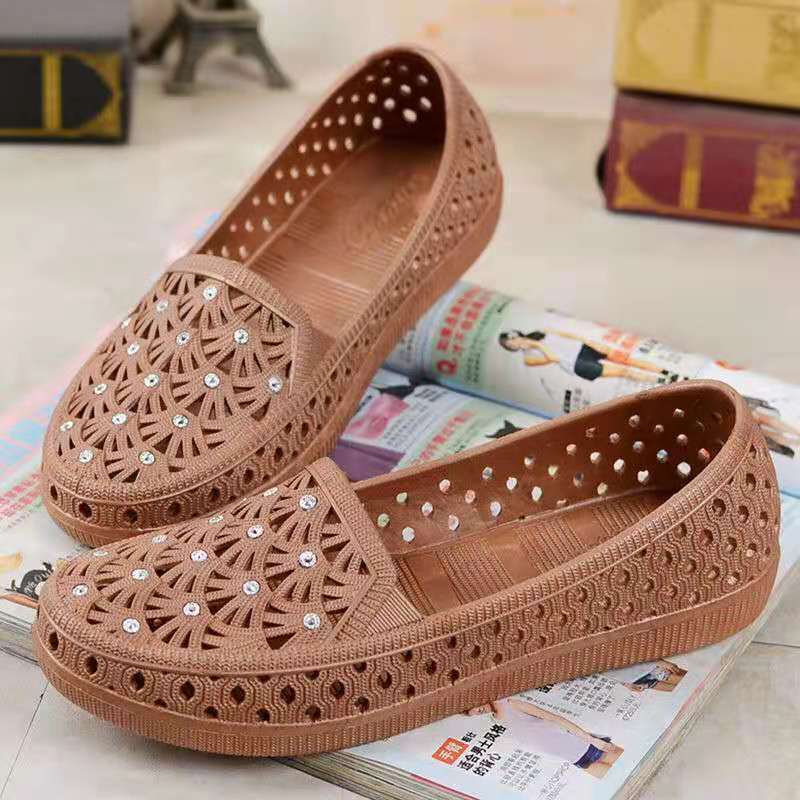 Hollow summer breathable flats for mom comfy walking nursing water shoes