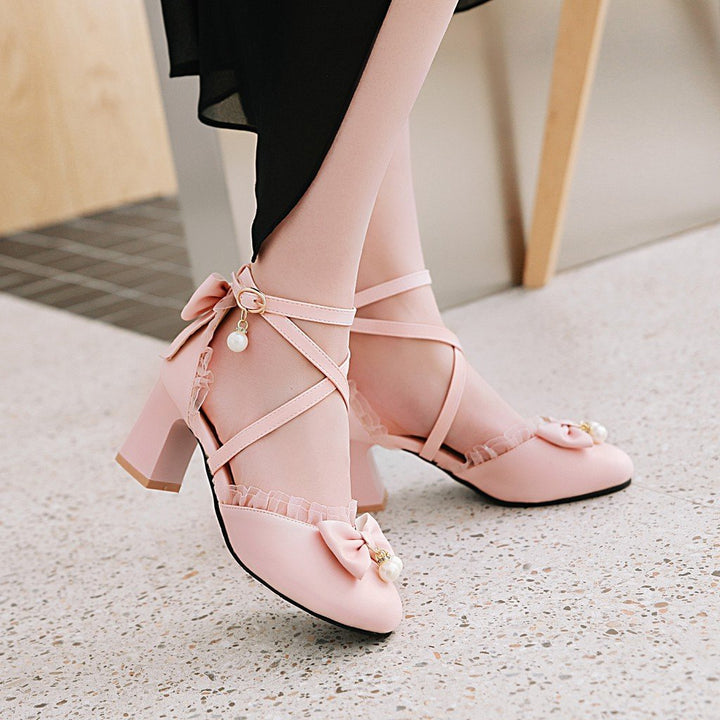 Women's closed toe criss cross chunky heeled sandals