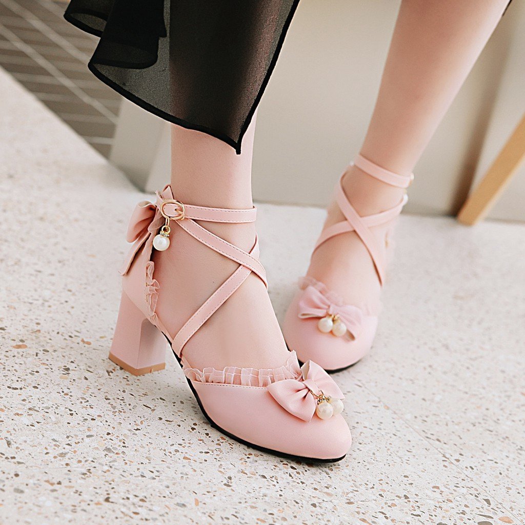 Women's closed toe criss cross chunky heeled sandals