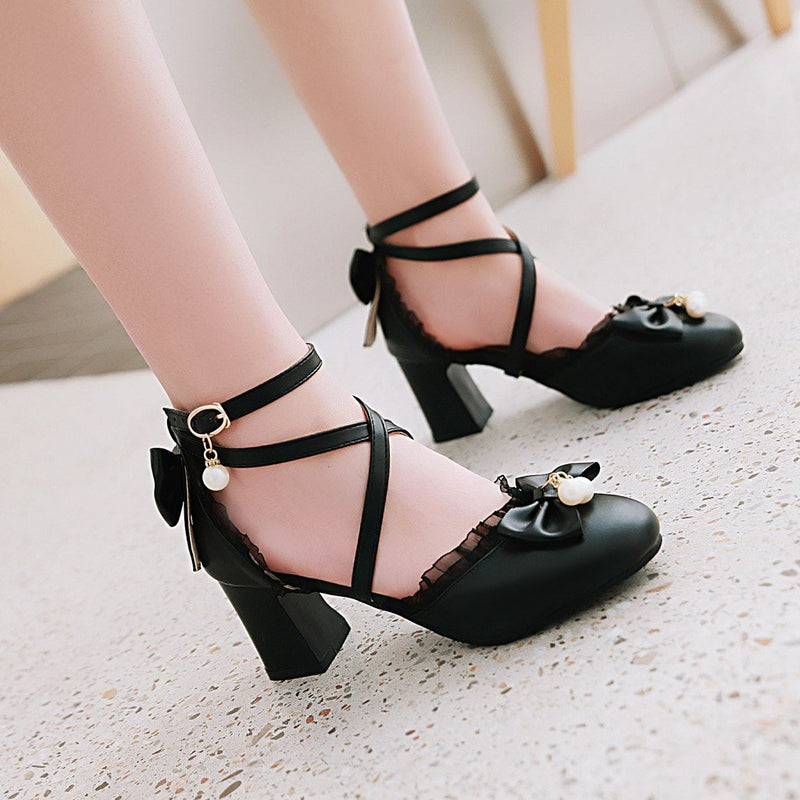 Women's closed toe criss cross chunky heeled sandals