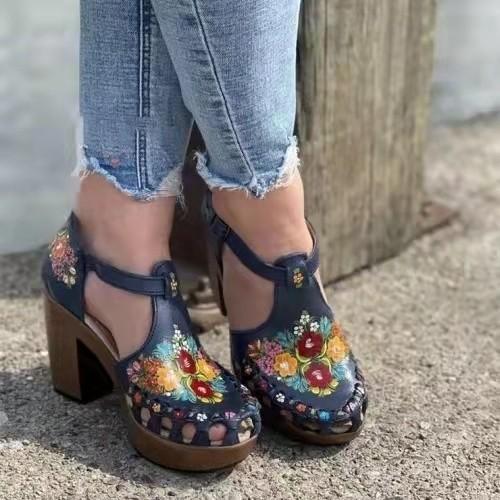 Women's vintage floral print closed toe chunky sandals