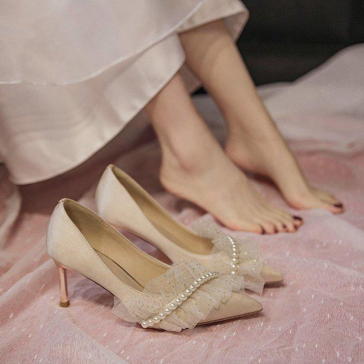 Elegant pearls wedding high heels