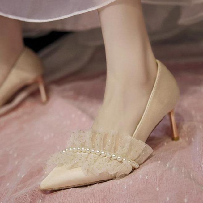 Elegant pearls wedding high heels